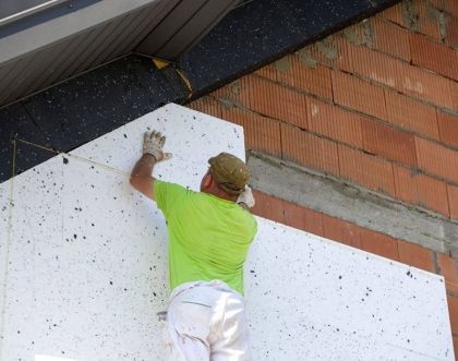 Kiedy ocieplać dom? – poznaj najlepsze pory roku na prace dociepleniowe 