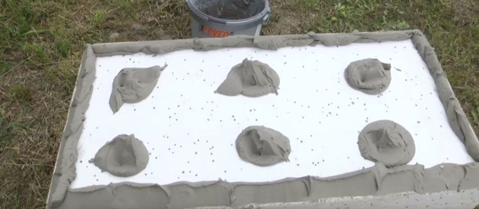 Nanoszenie kleju na płytę