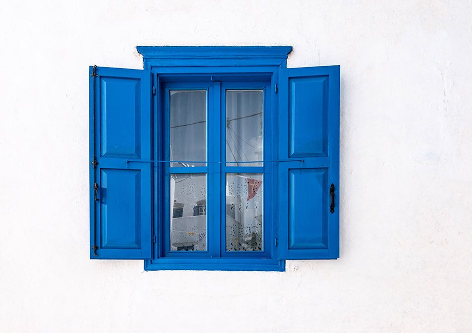 Niebieskie okno i okiennice