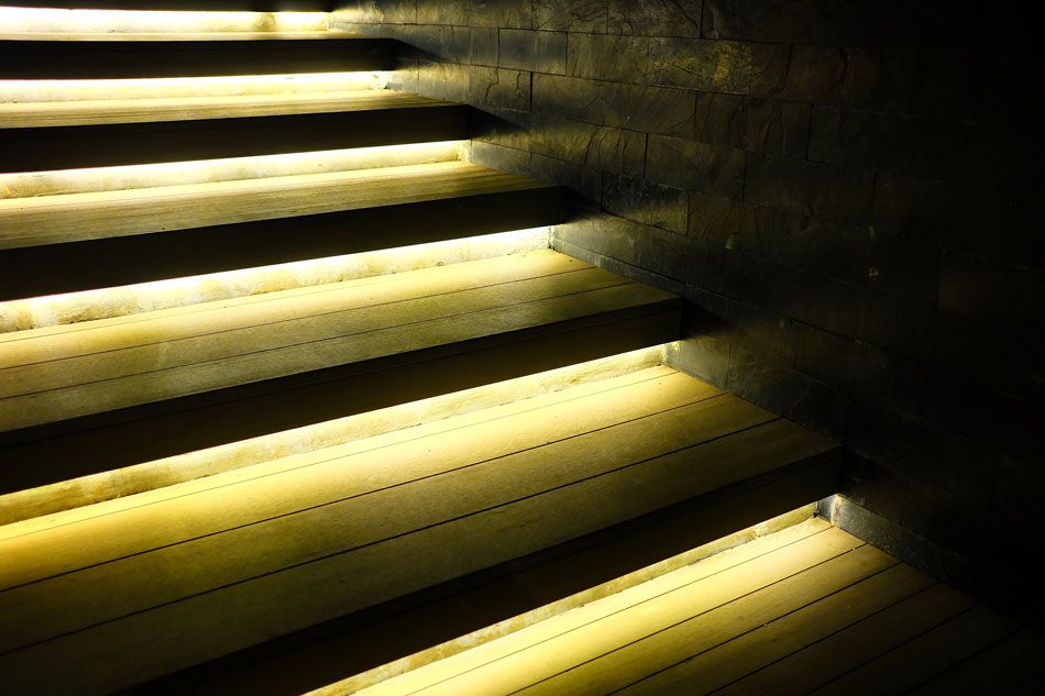 Podświetlone ledami schody